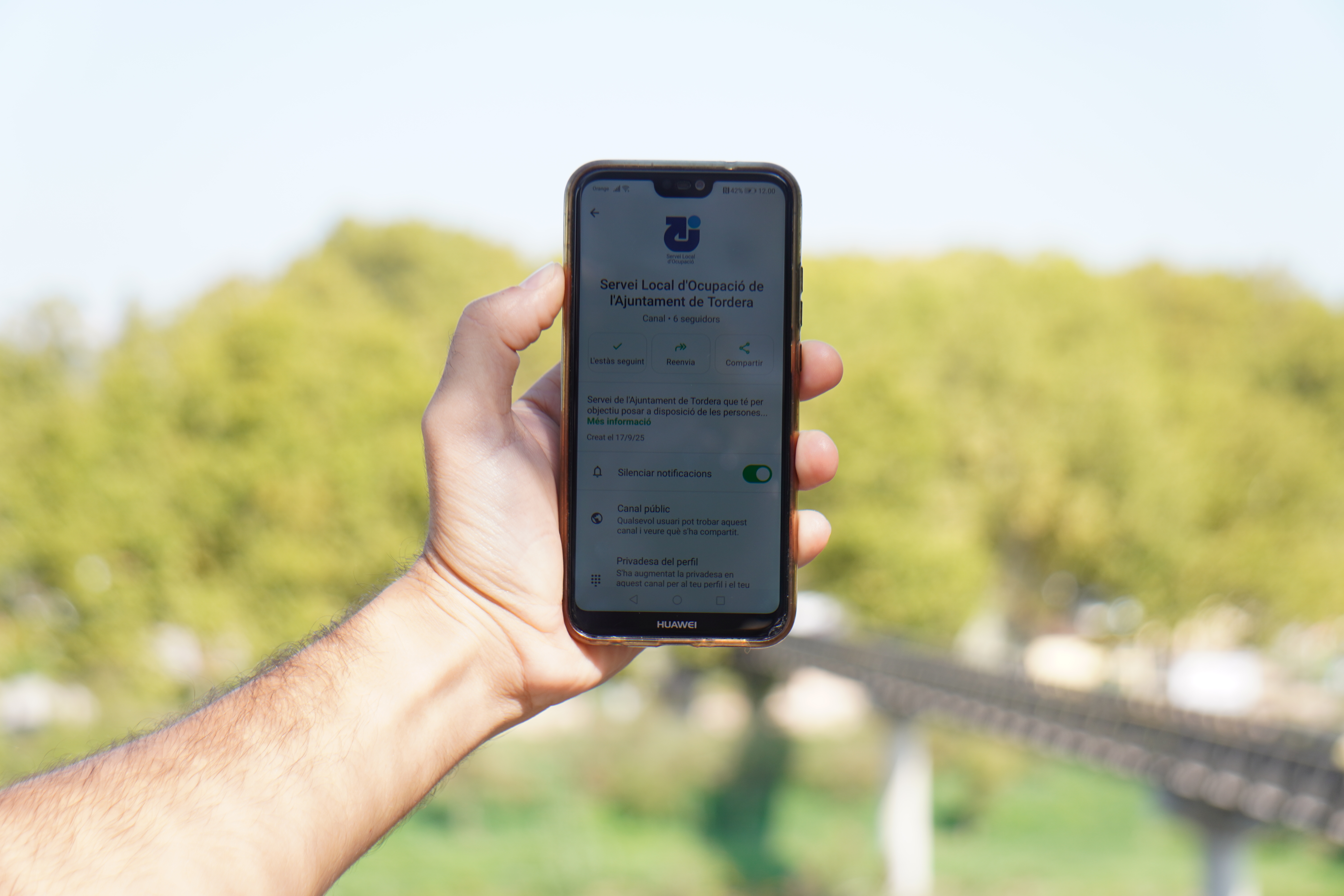 L'Ajuntament de Tordera estrena un nou canal de WhatsApp per trobar feina 